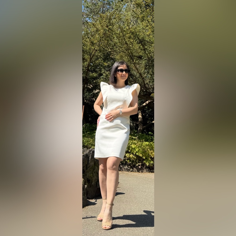 Elegant White Sleeveless Dress